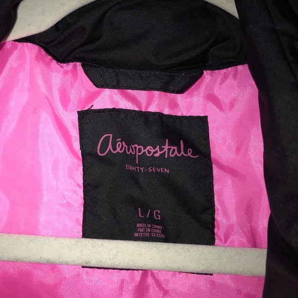 BLACK PUFFER VEST! Size large - Picture 2 of 4